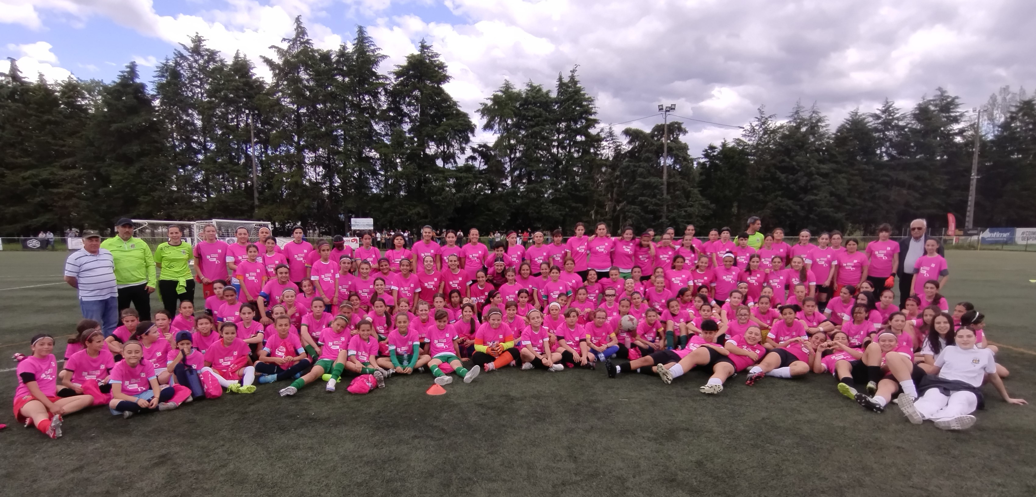 Centro de Treinos de Futebol Feminino encerra época em beleza